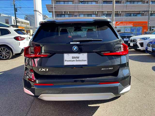 U11 iX1 xDrive30