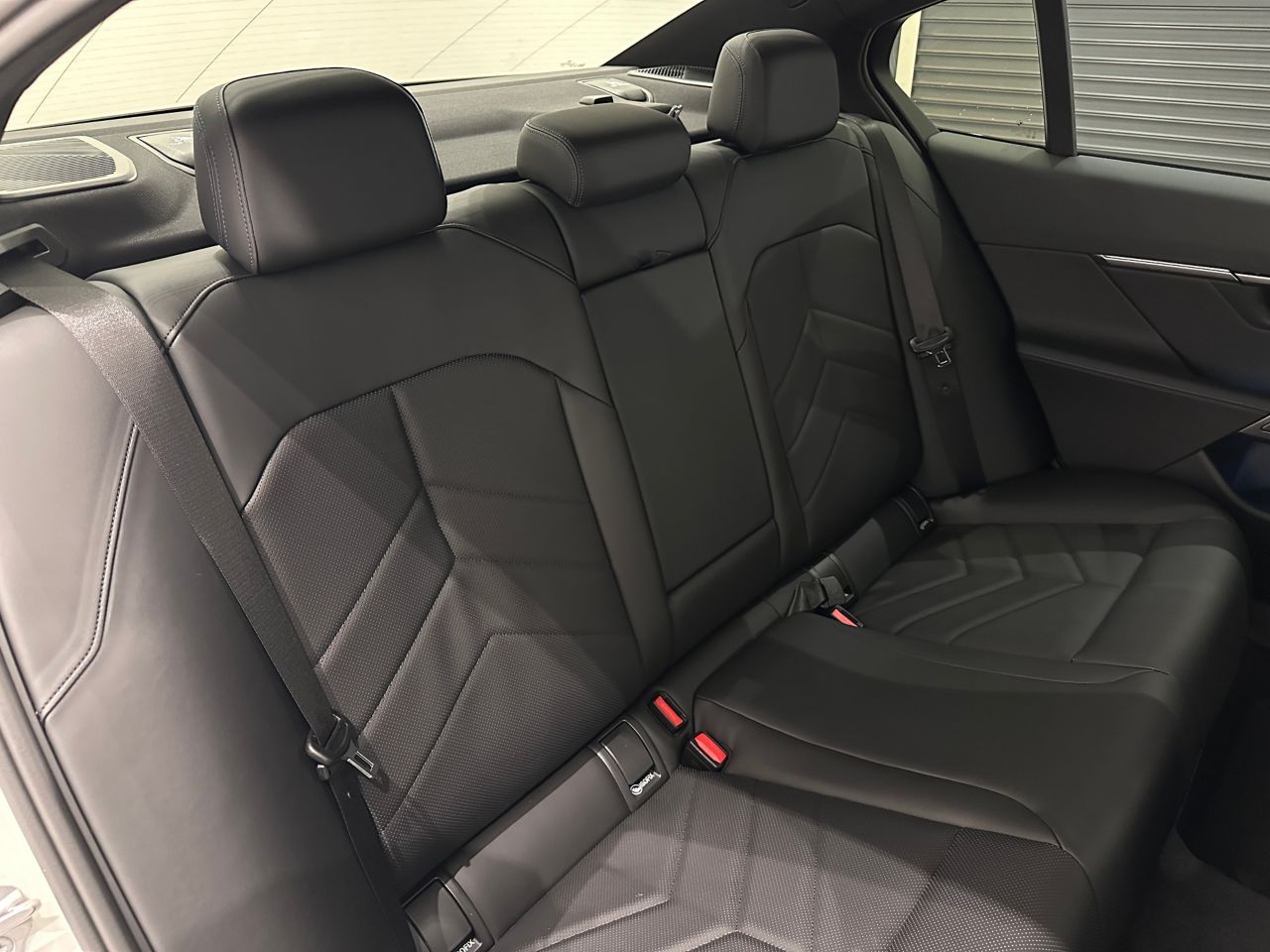 BMW i5 eDrive40 Sedan RHD