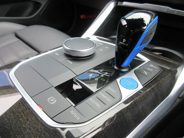 G26 i4 eDrive40 RHD