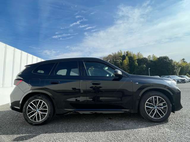 U11 iX1 xDrive30