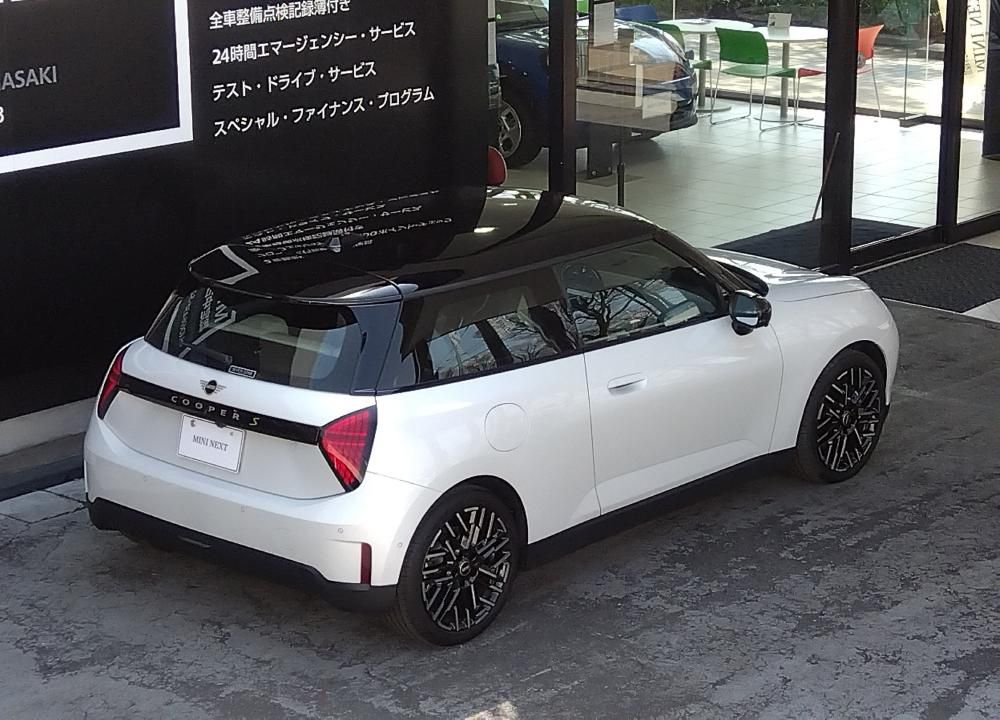 J01 MINI Cooper SE