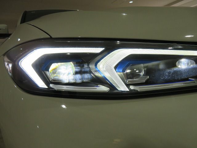 320d xDrive Berline RHD