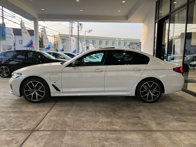 530e Sedan RHD