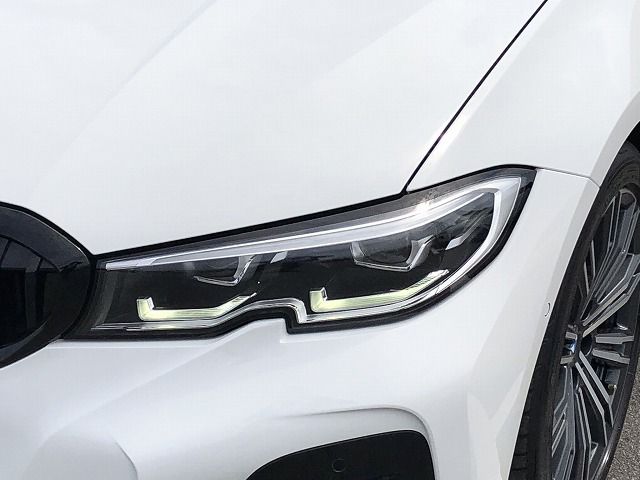 320i Sedan RHD
