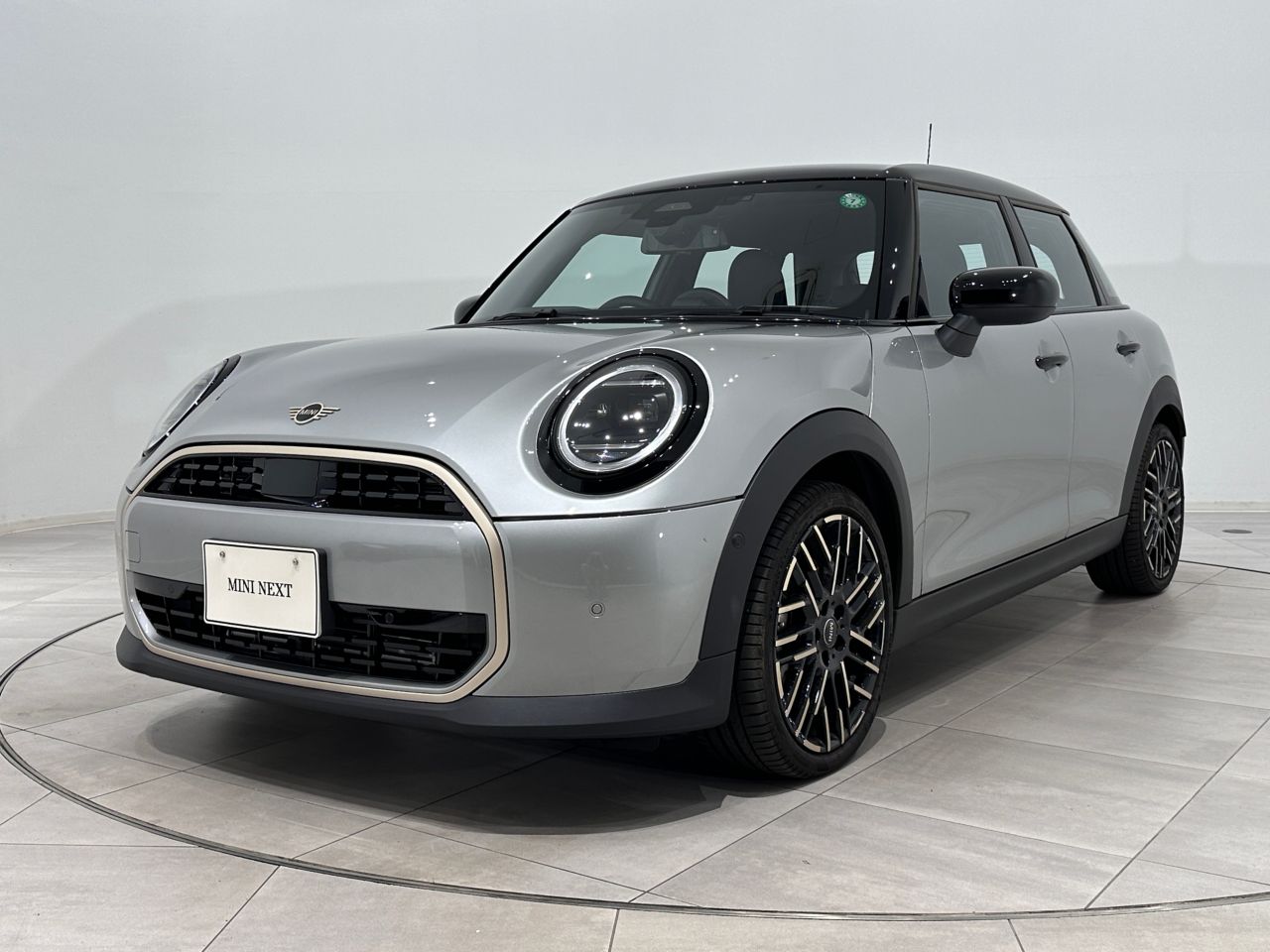 THE NEW MINI COOPER (5 DOOR) C