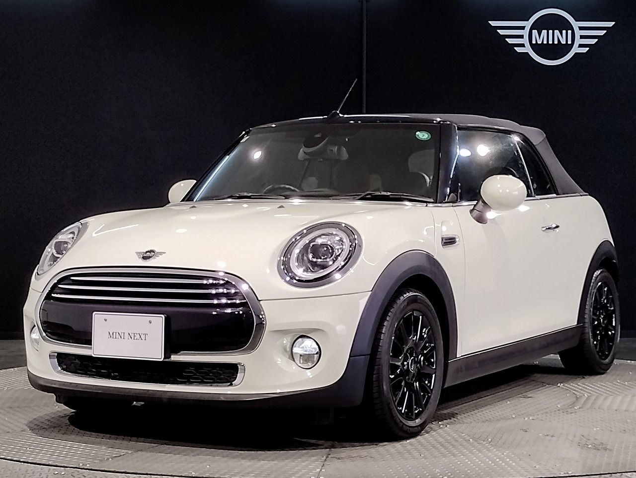 THE NEW MINI COOPER CONVERTIBLE.