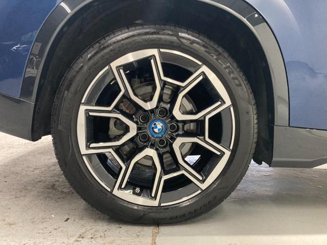 U11 iX1 xDrive30