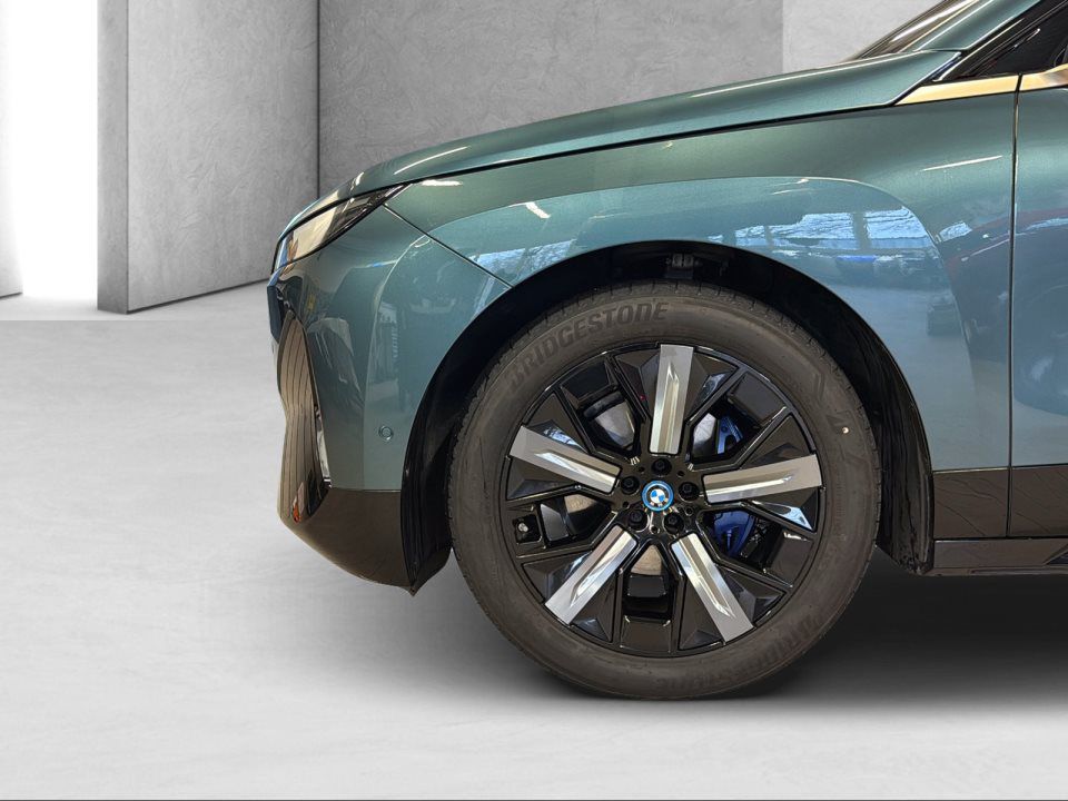 BMW iX