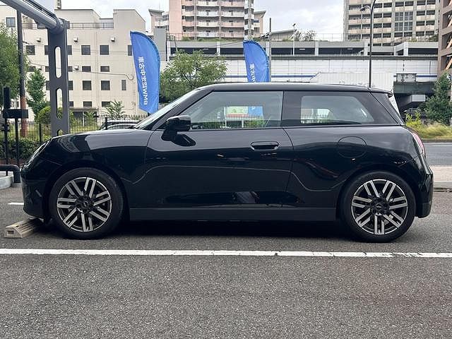 J01 MINI Cooper E