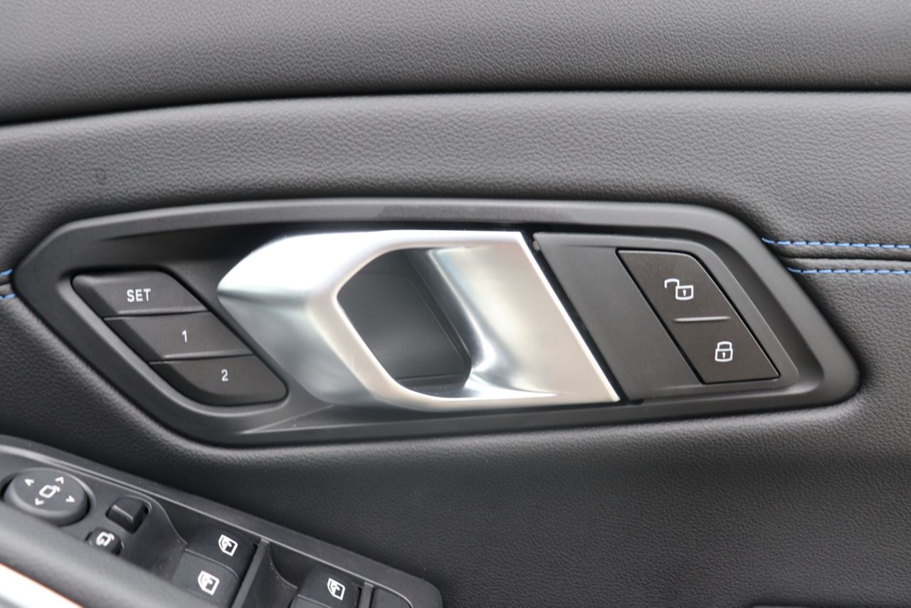 320d xDrive Berline RHD