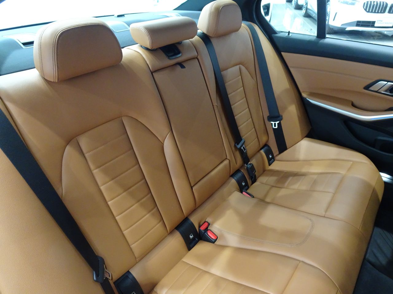 G20 330e Saloon RHD