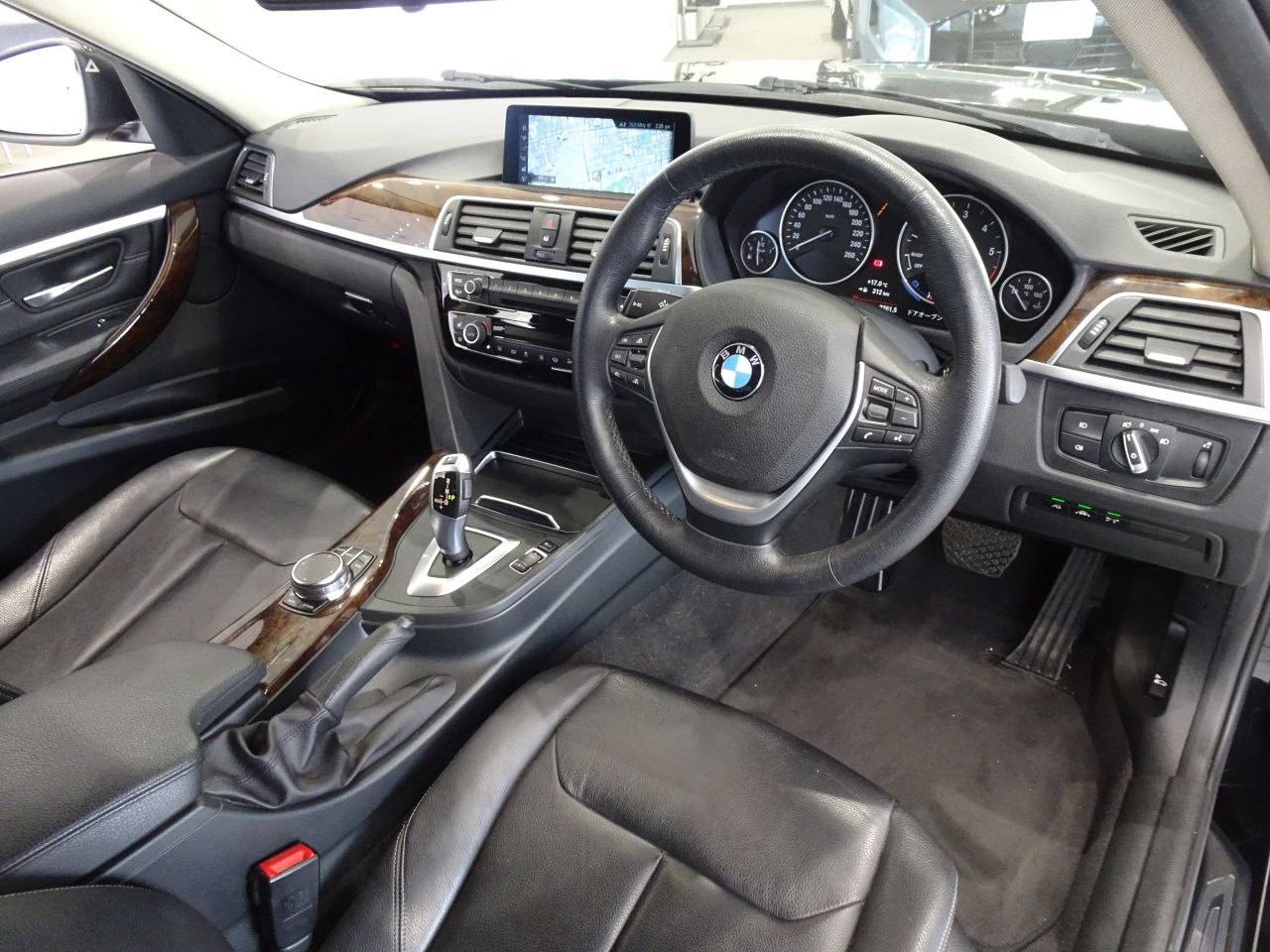 320D SEDAN RHD