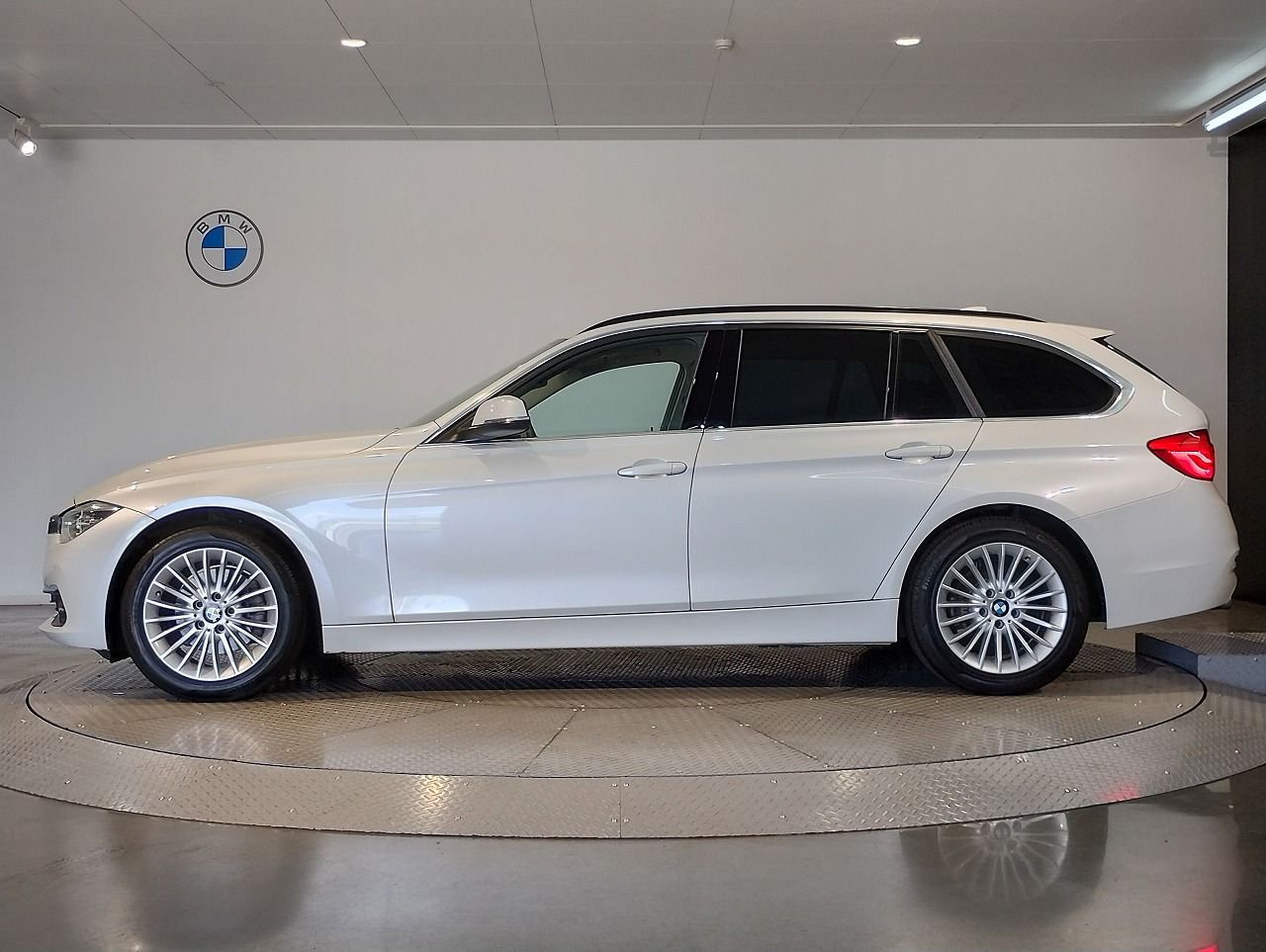 318I TOURING RHD