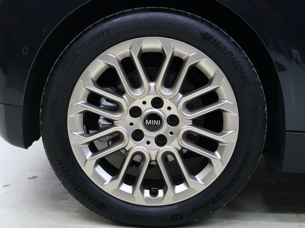J01 MINI Cooper SE
