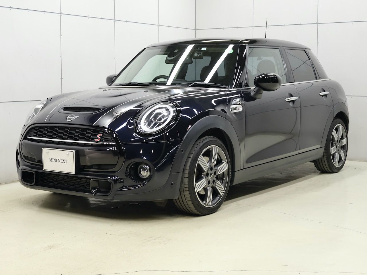 MINI COOPER S 5 DOOR.