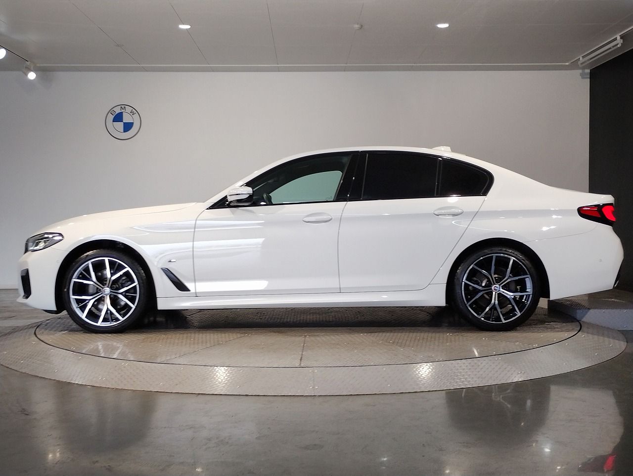 520d xDrive Sedan RHD