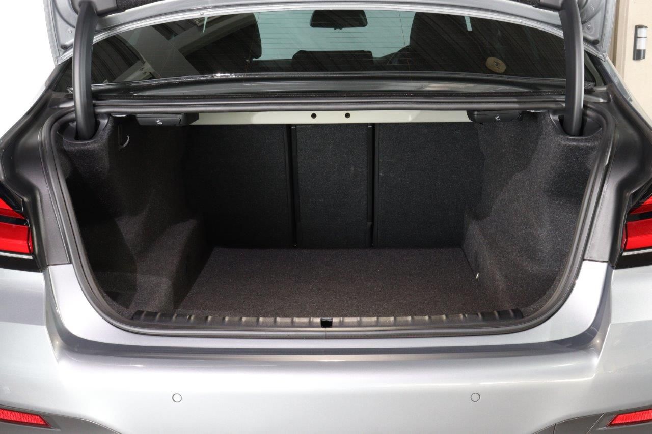 520d xDrive Sedan RHD