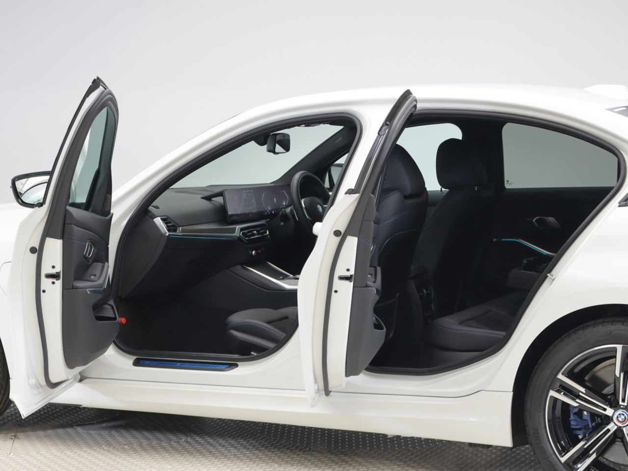 G20 330e Saloon LCI RHD MX