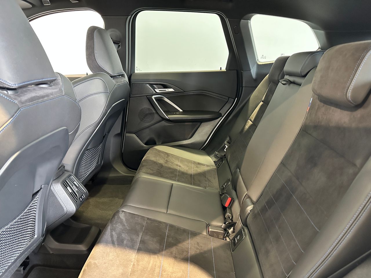 U11 iX1 xDrive30