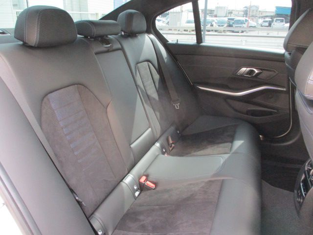 330i Berline RHD