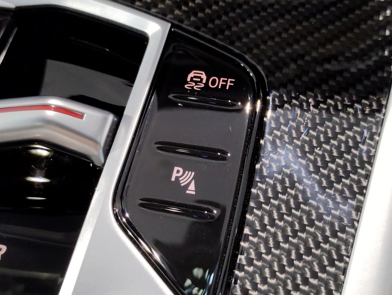 X6 M60i xDrive RHD