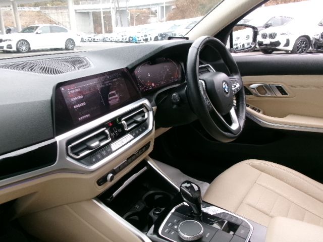 G20 320d xDrive RHD Saloon