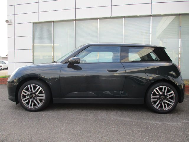 J01 MINI Cooper SE