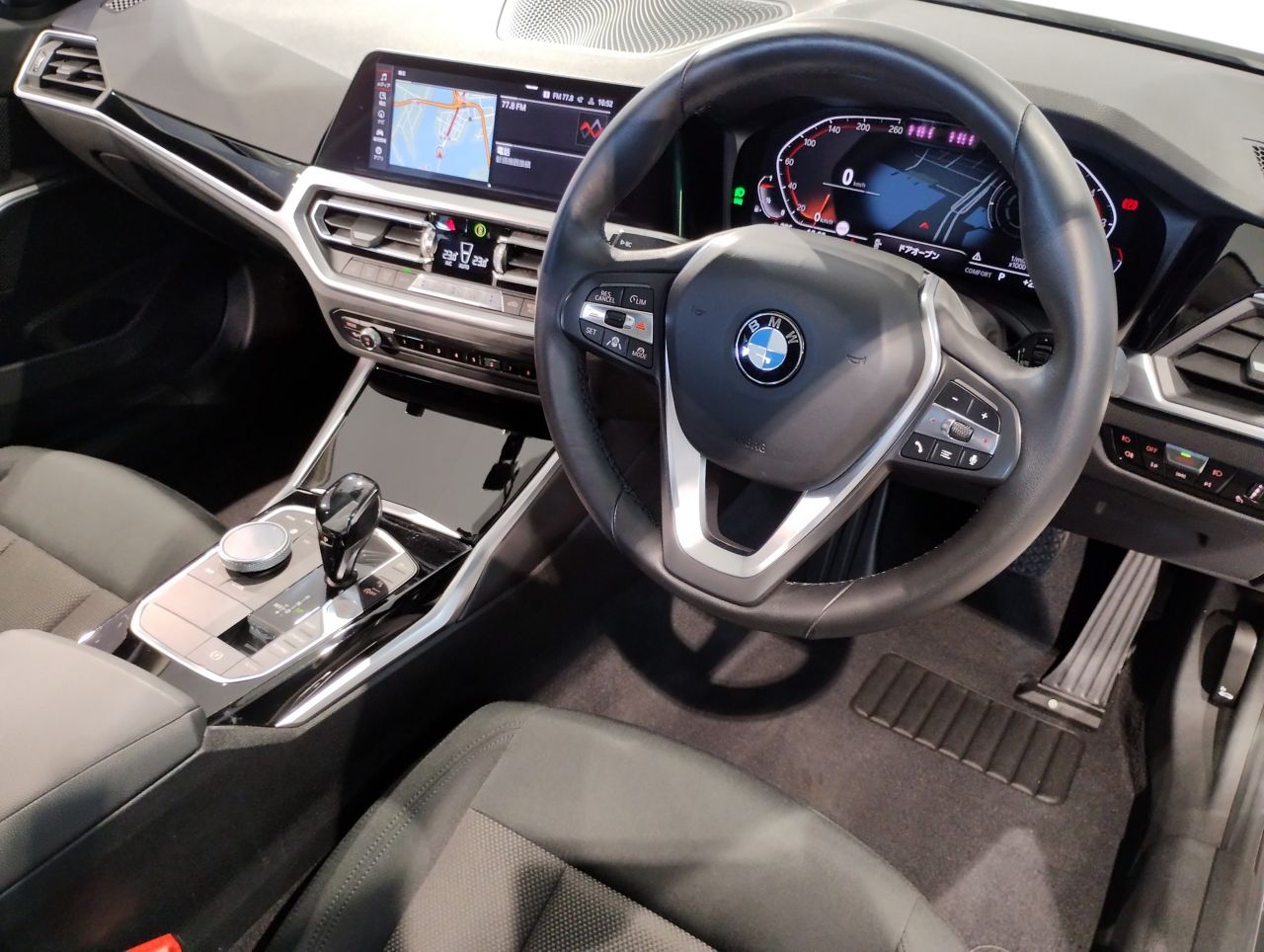 320i Sedan RHD