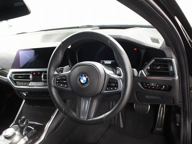 320i Sedan RHD