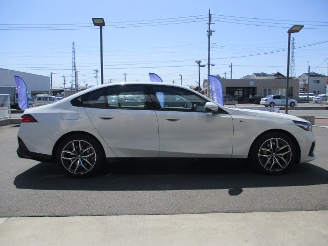 BMW i5 eDrive40 Sedan RHD