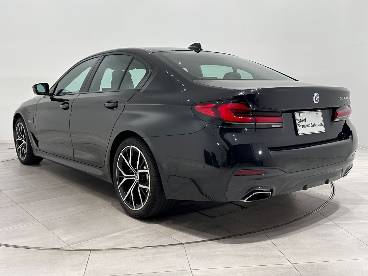 530e Sedan RHD