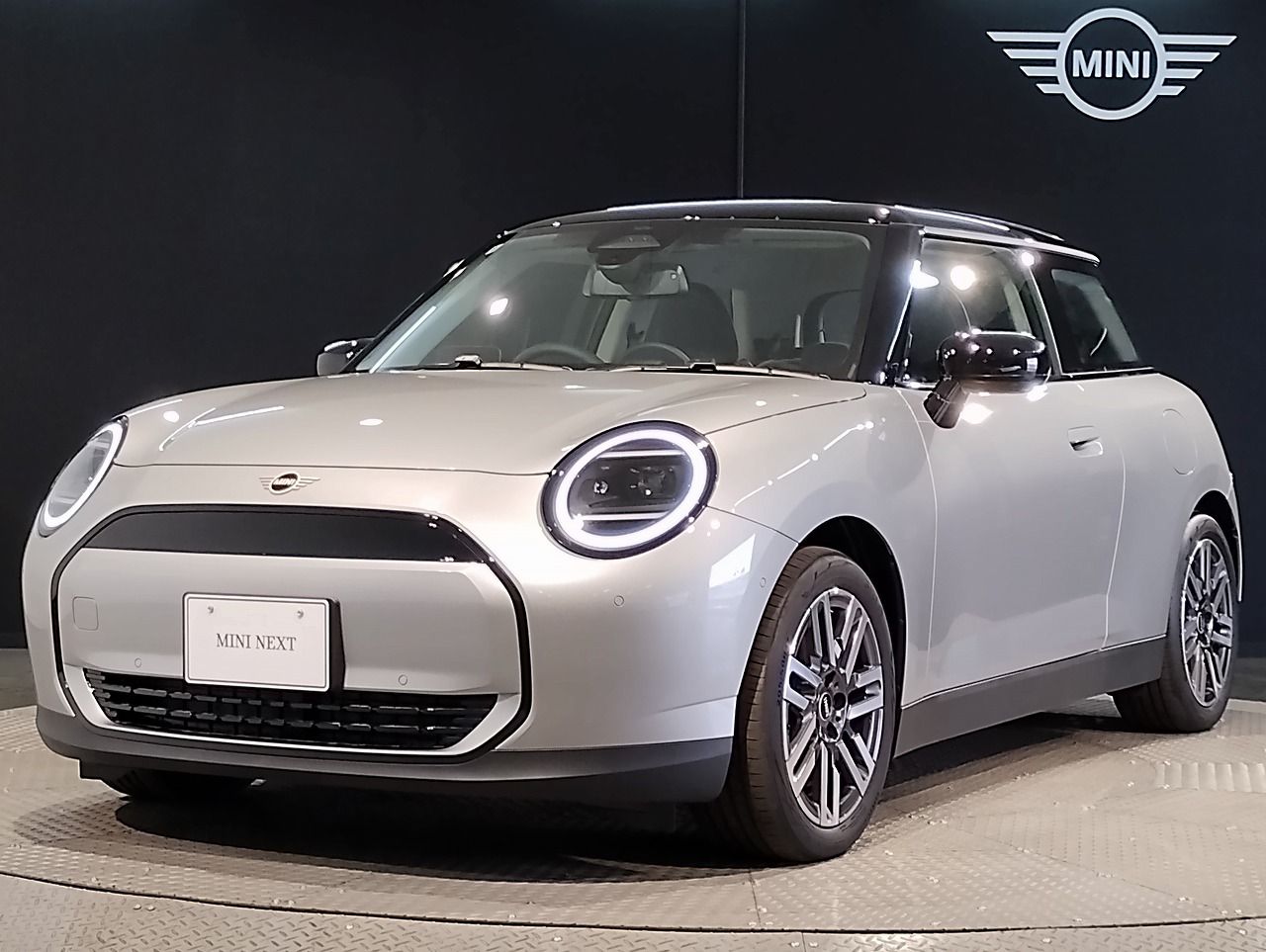 THE NEW ALL-ELECTRIC MINI COOPER E