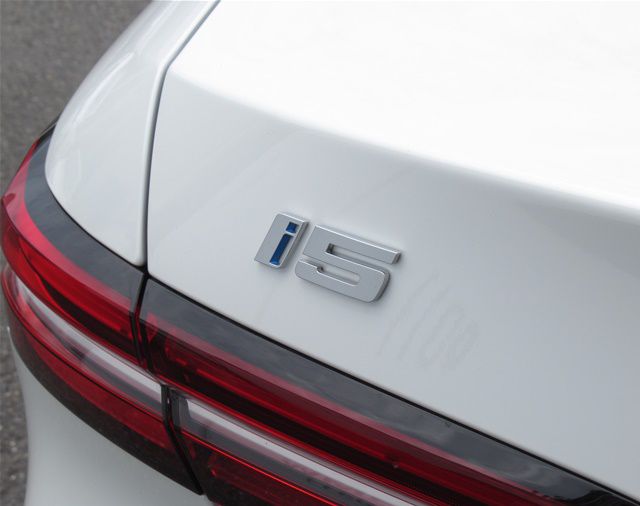 BMW i5 eDrive40 Sedan RHD