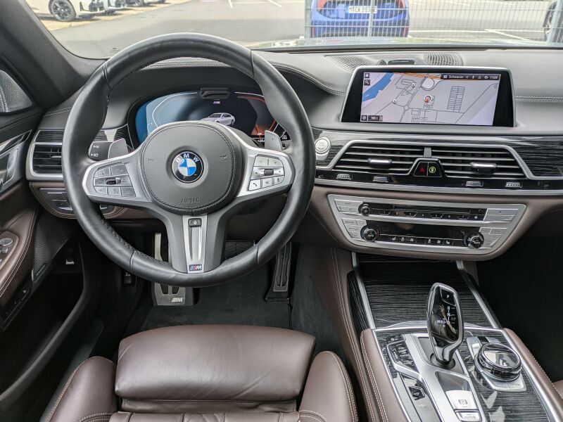 BMW 740