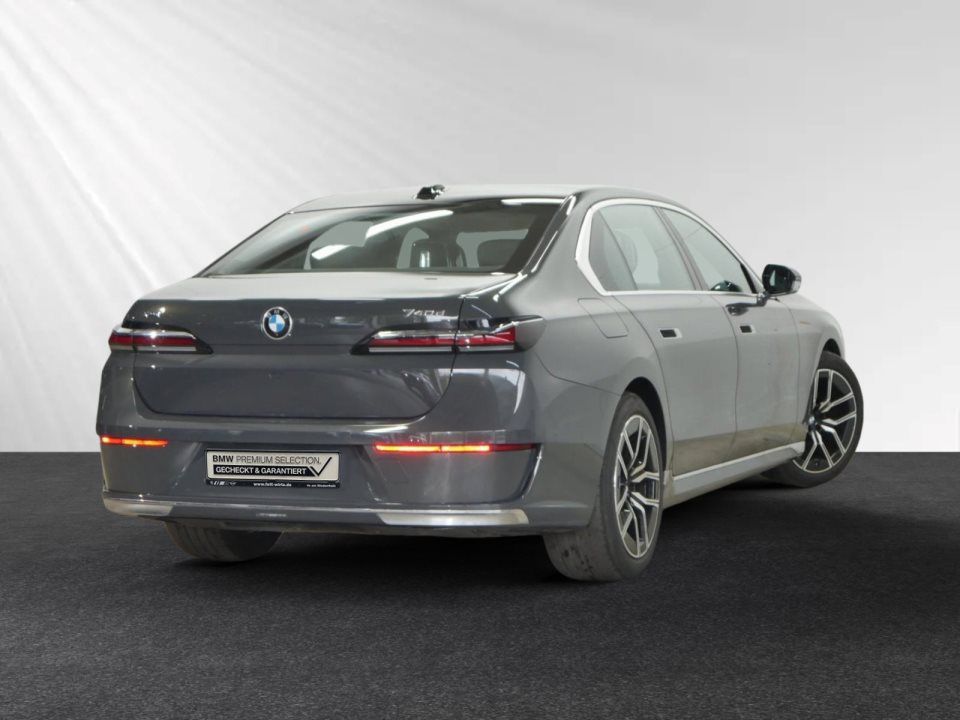 BMW 740
