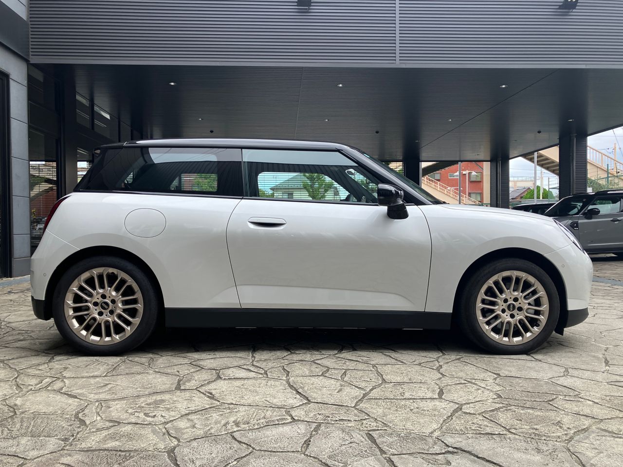 J01 MINI Cooper SE