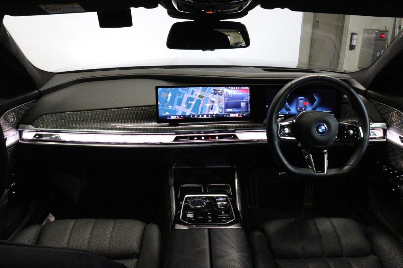 BMW i7 M70 xDrive Sedan RHD
