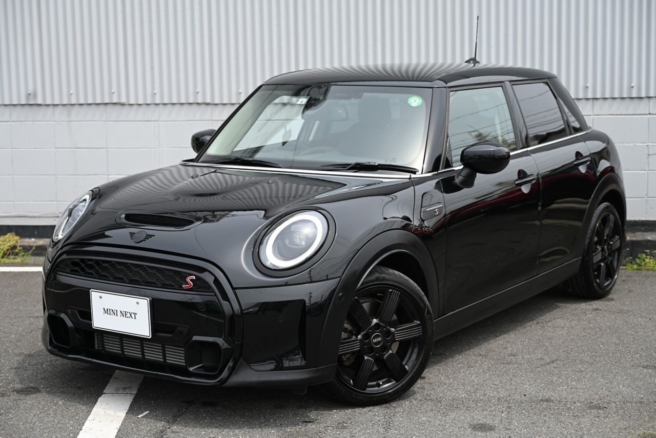 MINI COOPER S 5 DOOR.