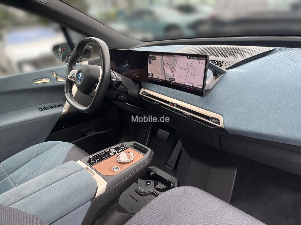 BMW iX