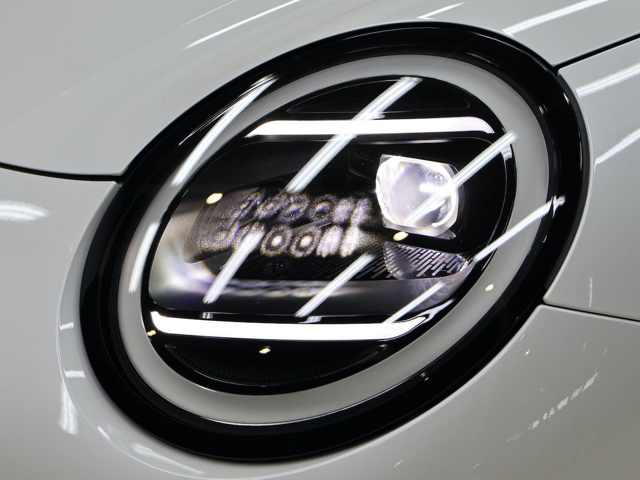 J01 MINI Cooper E