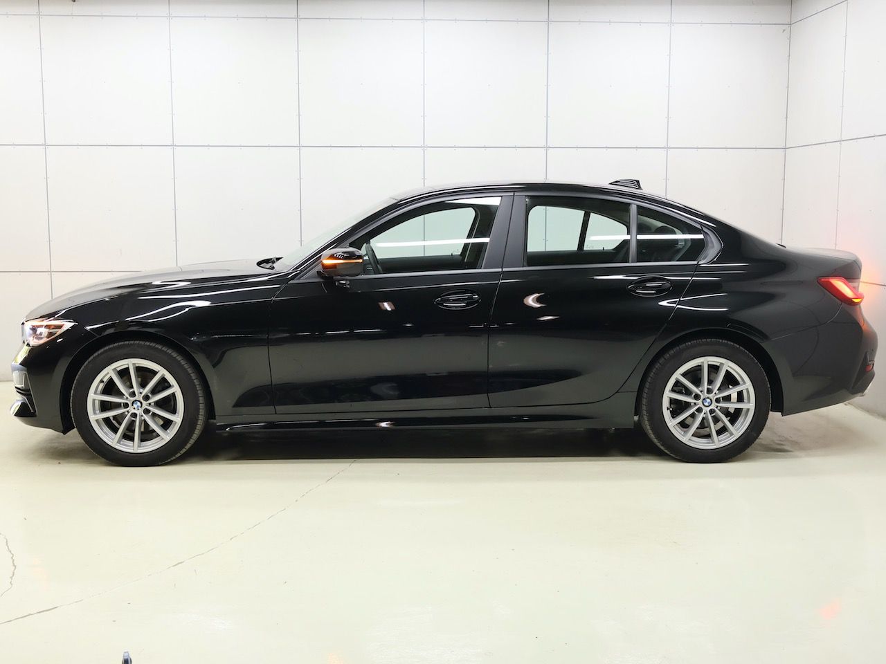 G20 320d xDrive RHD Saloon
