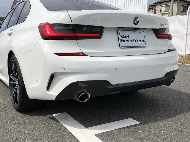 320i Sedan RHD