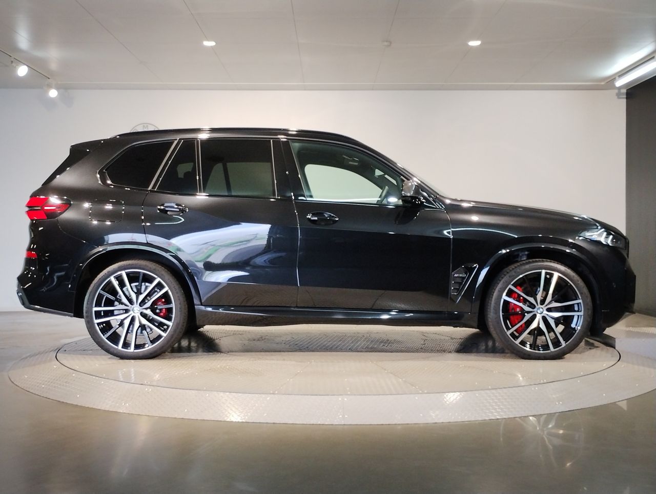 X5 M60i xDrive RHD