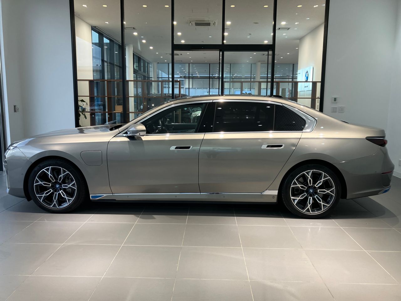 i7 xDrive60 Sedan RHD