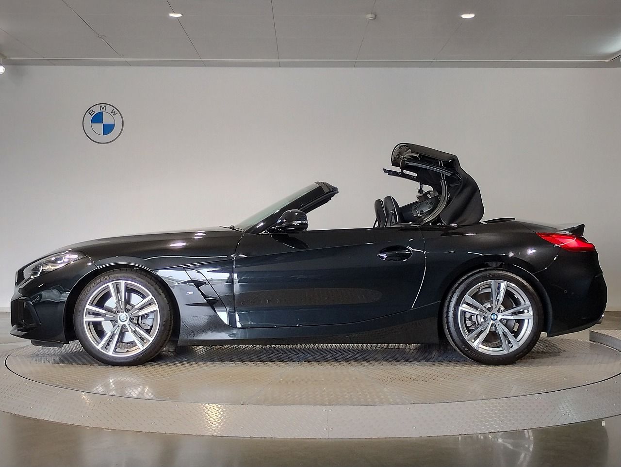 G29 z4 sDrive20i RHD