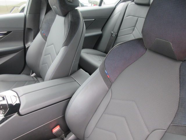 BMW i5 M60 xDrive Sedan RHD