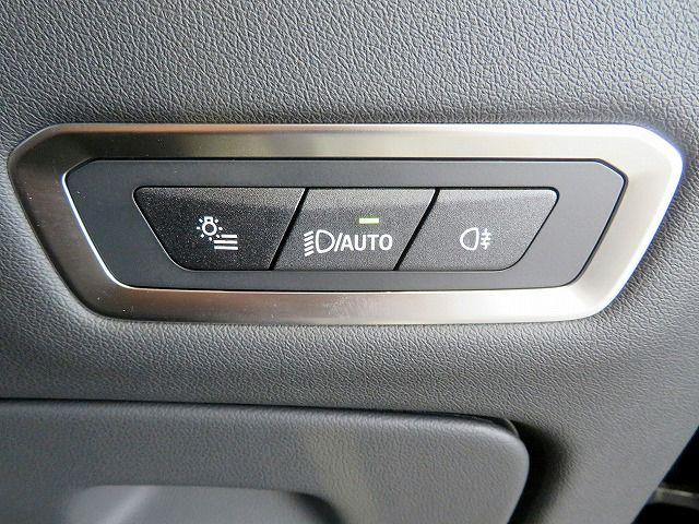 X7 xDrive40d RHD US