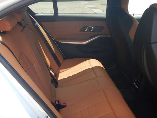 320d xDrive Berline RHD