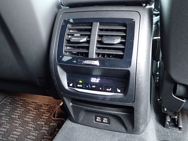 G02 X4 M40i RHD LCI