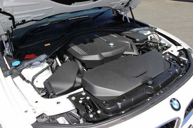 320I SEDAN RHD